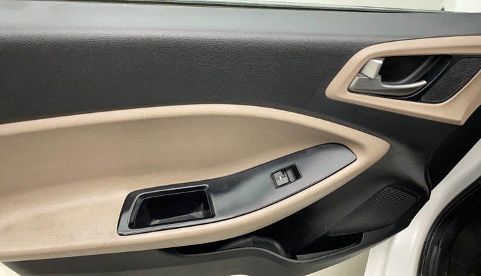 2015 Hyundai Elite i20 SPORTZ 1.2, Petrol, Manual, 39,402 km, Left front window switch / handle - Switch/handle not functional