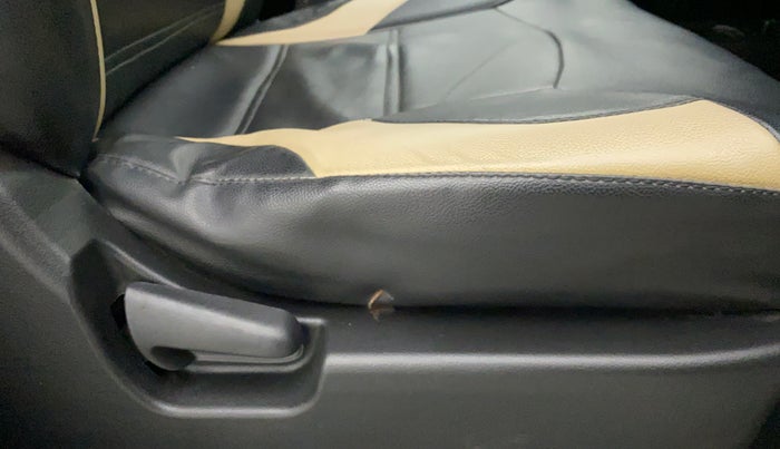 2015 Maruti Wagon R 1.0 LXI CNG, CNG, Manual, 66,028 km, Driver Side Adjustment Panel