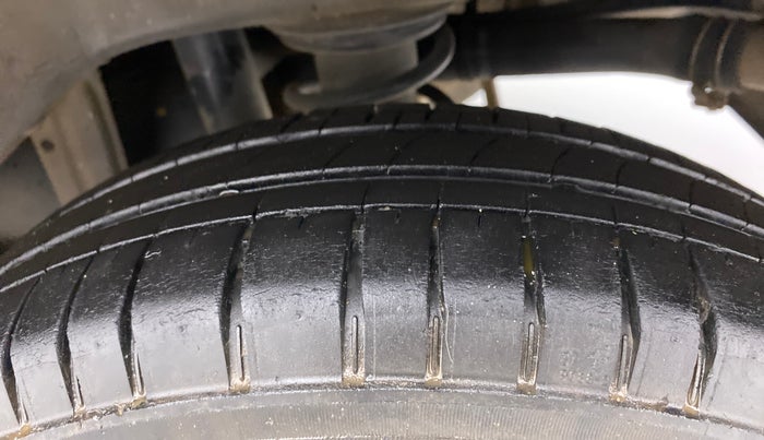 2014 Maruti Alto 800 LXI, Petrol, Manual, 70,145 km, Left Rear Tyre Tread