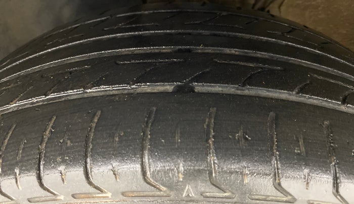 2016 Skoda Rapid 1.5 TDI MT STYLE PLUS, Diesel, Manual, 85,471 km, Left Front Tyre Tread