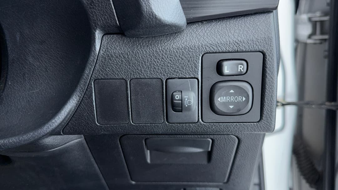 2015 Toyota Corolla Ascent Sport, Automatic, 70605 km, Utility Switches/Buttons