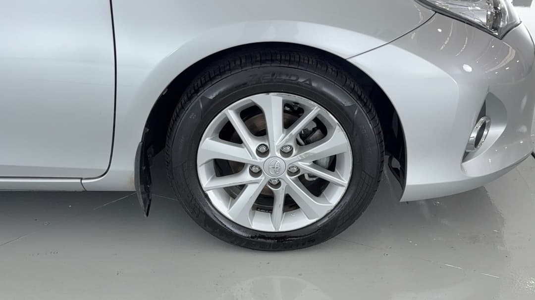 2015 Toyota Corolla Ascent Sport, Automatic, 70605 km, Right Front Wheel