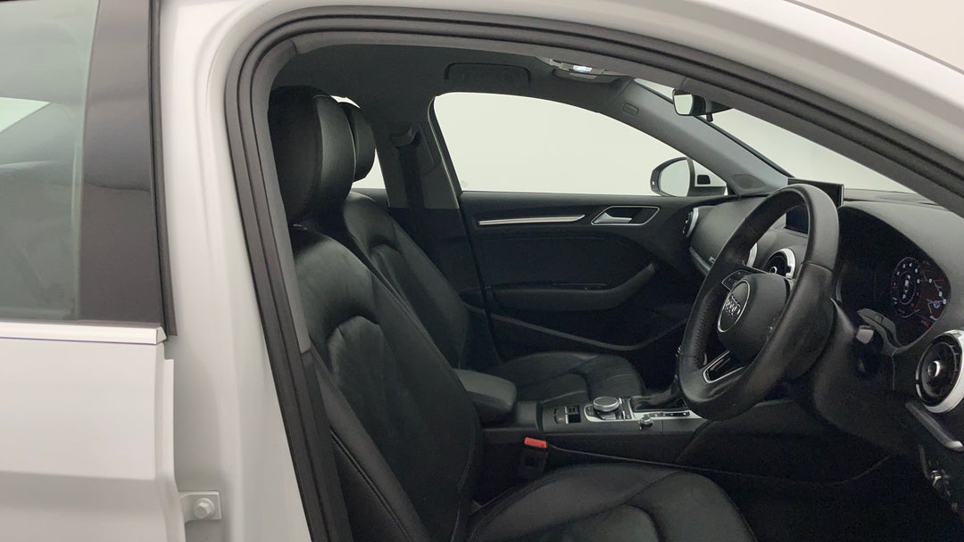 2020 Audi A3 35 Tfsi (1.4 Tfsi), Automatic, 43945 km, Right Side Front Door Cabin View
