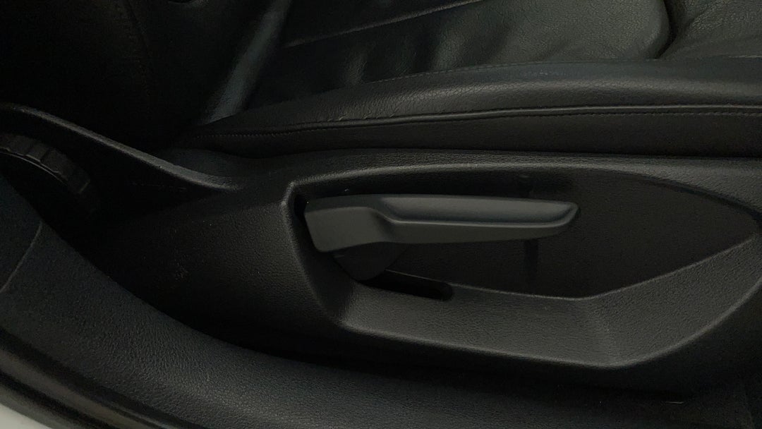 2020 Audi A3 35 Tfsi (1.4 Tfsi), Automatic, 43945 km, Drivers Side Adjustment Panel