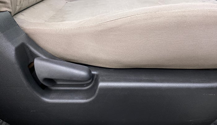 2014 Maruti Wagon R 1.0 VXI, Petrol, Manual, 81,983 km, Driver Side Adjustment Panel