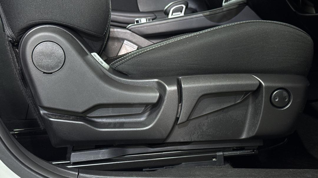 2024 Mitsubishi Outlander Es 5 Seat (2WD), Automatic, 23762 km, Drivers Side Adjustment Panel