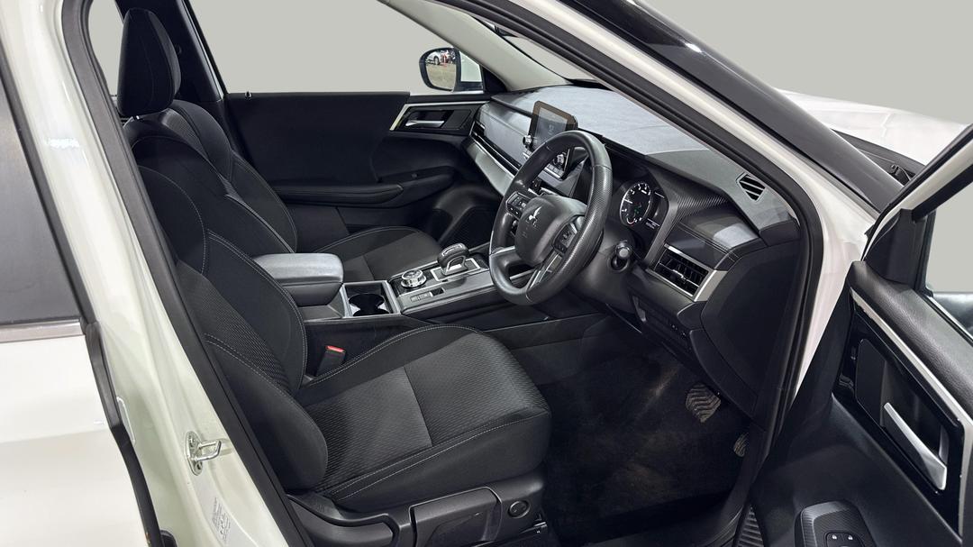 2024 Mitsubishi Outlander Es 5 Seat (2WD), Automatic, 23762 km, Right Side Front Door Cabin View