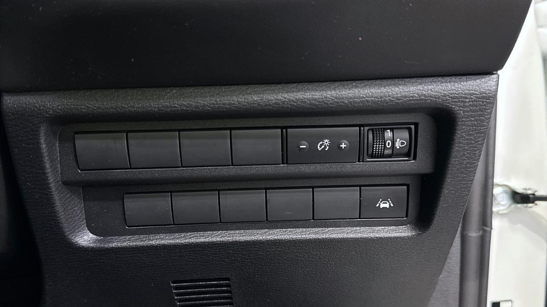 2024 Mitsubishi Outlander Es 5 Seat (2WD), Automatic, 23762 km, Utility Switches/Buttons