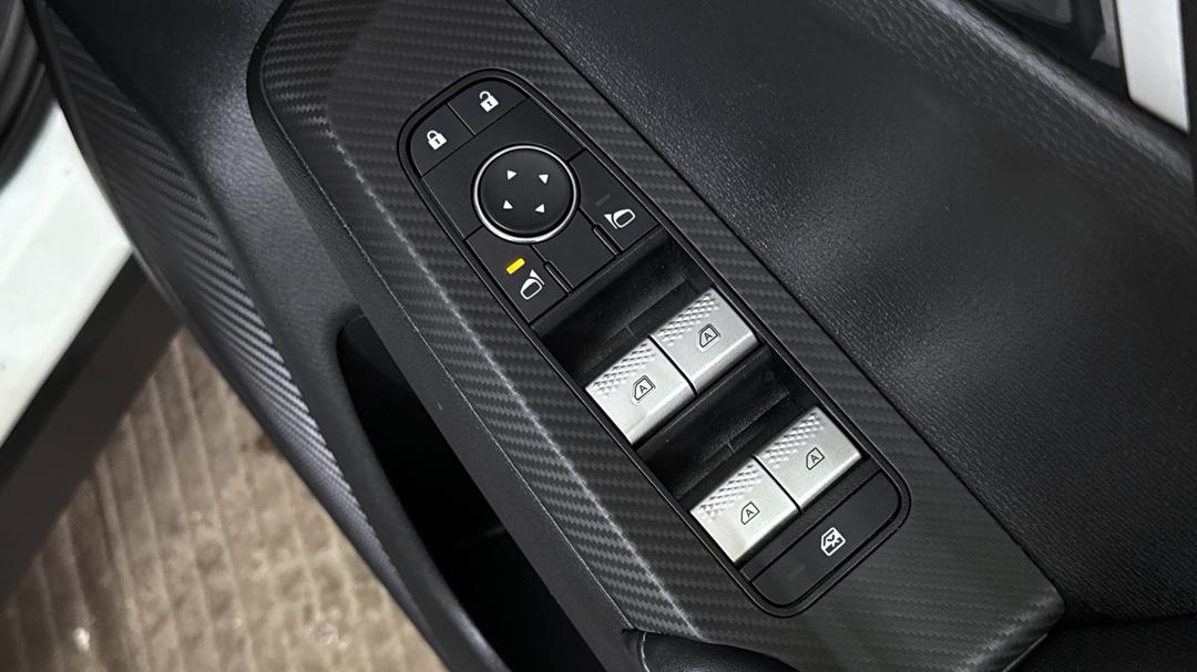 2024 Mitsubishi Outlander Es 5 Seat (2WD), Automatic, 23762 km, Drivers Side Door Panel Controls