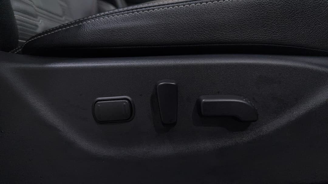 2024 Nissan Navara Pro-4x (4x4), Automatic, 23591 km, Drivers Side Adjustment Panel