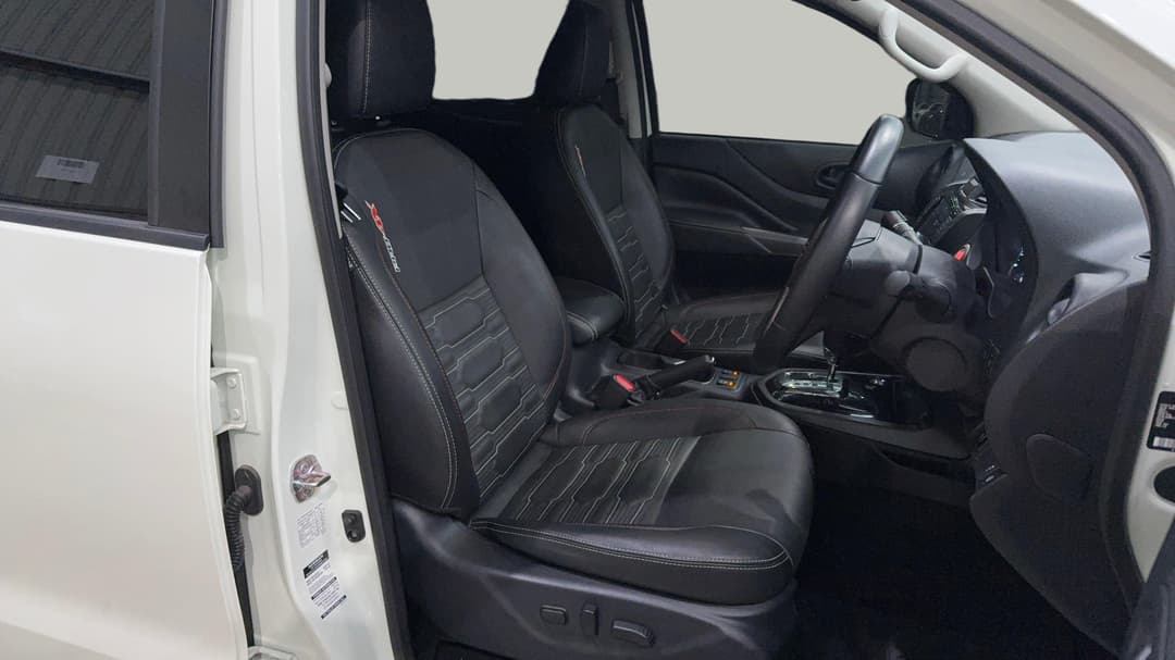 2024 Nissan Navara Pro-4x (4x4), Automatic, 23591 km, Right Side Front Door Cabin View