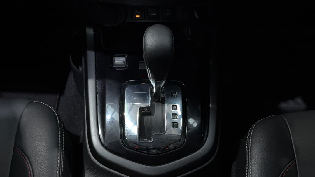 2024 Nissan Navara Pro-4x (4x4), Automatic, 23591 km, Gear Lever 