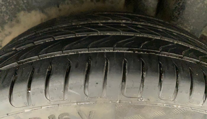 2017 Maruti Ciaz ALPHA 1.4 PETROL, Petrol, Manual, 77,919 km, Left Rear Tyre Tread