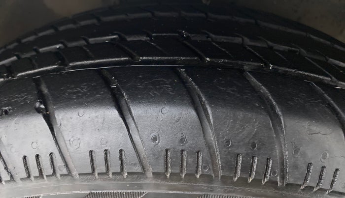 2014 Maruti Celerio VXI, Petrol, Manual, 39,731 km, Right Front Tyre Tread