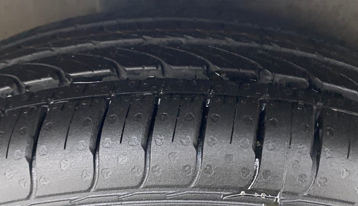 2014 Maruti Celerio VXI, Petrol, Manual, 39,731 km, Right Rear Tyre Tread