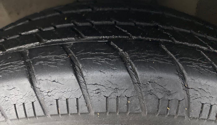 2014 Maruti Celerio VXI, Petrol, Manual, 39,731 km, Left Front Tyre Tread