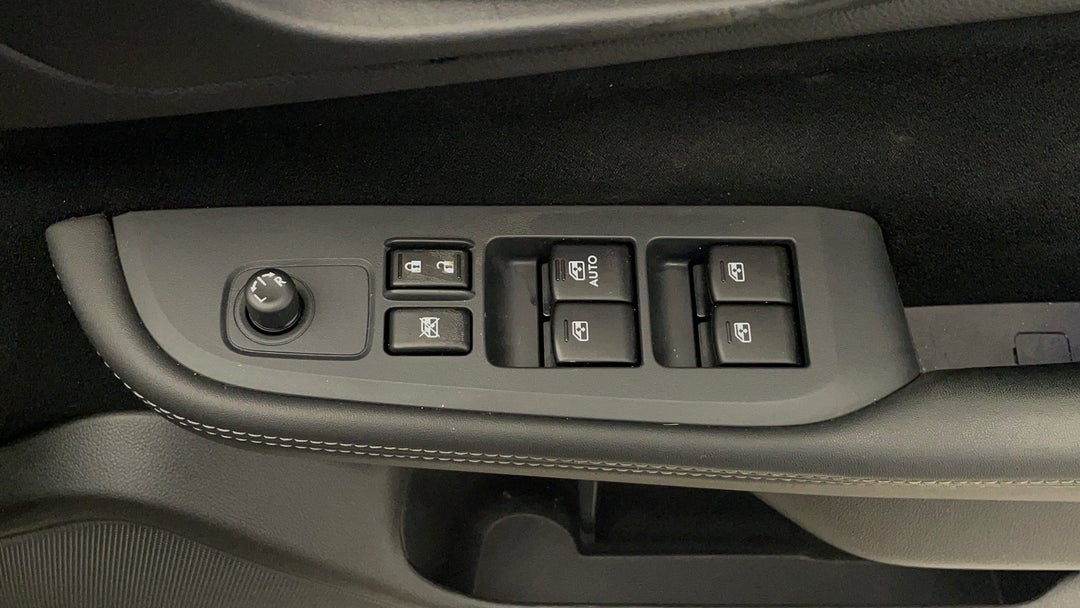 2015 Subaru Outback 2.5i  Awd, Automatic, 131612 km, Drivers Side Door Panel Controls