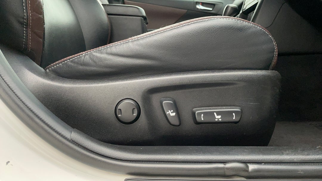 2017 Toyota Aurion Sportivo, Automatic, 85986 km, Drivers Side Adjustment Panel