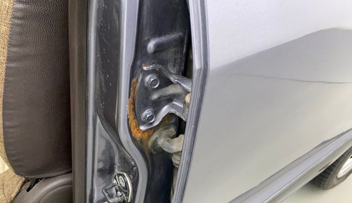 2011 Hyundai Santro Xing GLS, Petrol, Manual, 73,091 km, Left B pillar - Slight discoloration