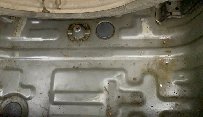 2011 Hyundai Santro Xing GLS, Petrol, Manual, 73,091 km, Boot floor - Slight discoloration