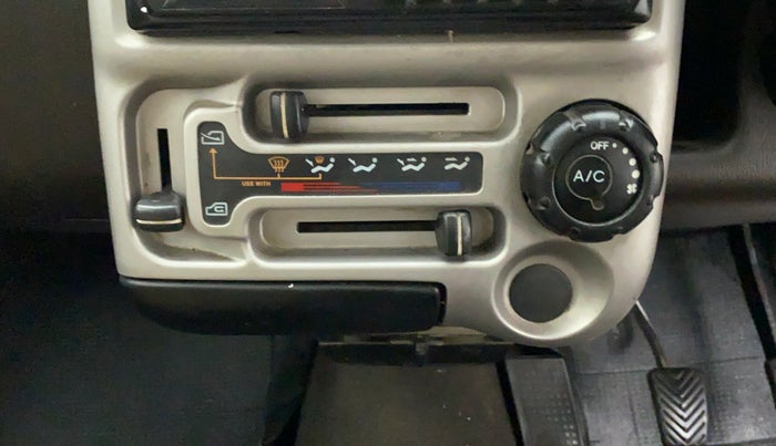 2011 Hyundai Santro Xing GLS, Petrol, Manual, 73,091 km, AC Unit - Directional switch has minor damage