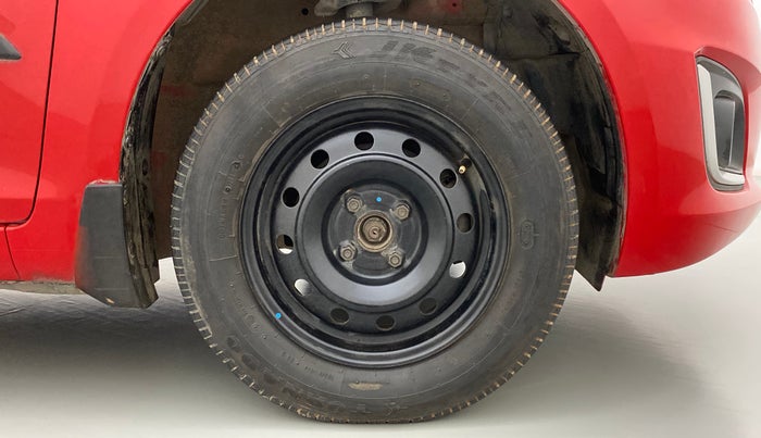 2015 Maruti Swift VXI, Petrol, Manual, 88,263 km, Right Front Wheel