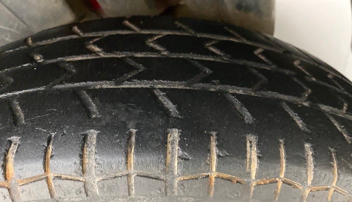 2015 Maruti Swift VXI, Petrol, Manual, 88,263 km, Left Rear Tyre Tread