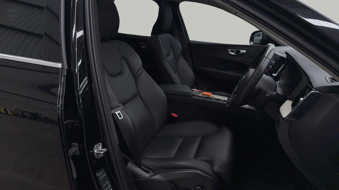 2022 Volvo XC60 B5 Inscription Mhev, Automatic, 42574 km, Right Side Front Door Cabin View