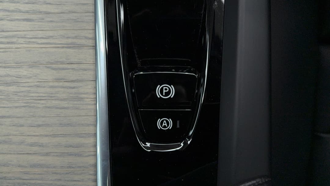 2022 Volvo XC60 B5 Inscription Mhev, Automatic, 42574 km, Handbrake