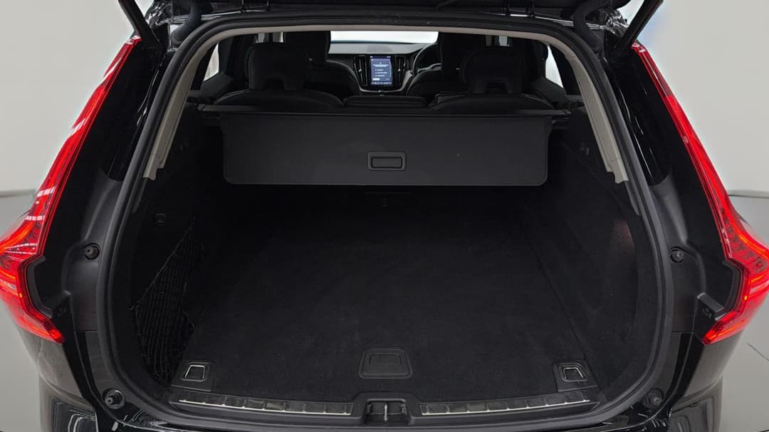 2022 Volvo XC60 B5 Inscription Mhev, Automatic, 42574 km, Boot Inside View