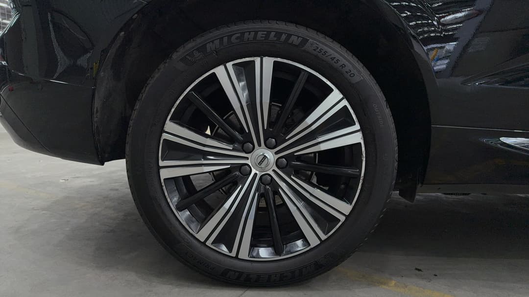 2022 Volvo XC60 B5 Inscription Mhev, Automatic, 42574 km, Right Rear Wheel