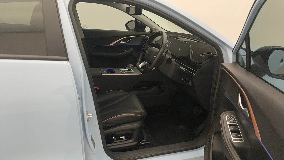 2023 Chery Omoda 5 Ex (high Version), Automatic, 23217 km, Right Side Front Door Cabin View