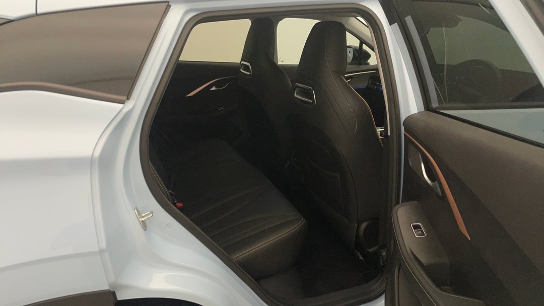 2023 Chery Omoda 5 Ex (high Version), Automatic, 23217 km, Right Side Rear Door Cabin View