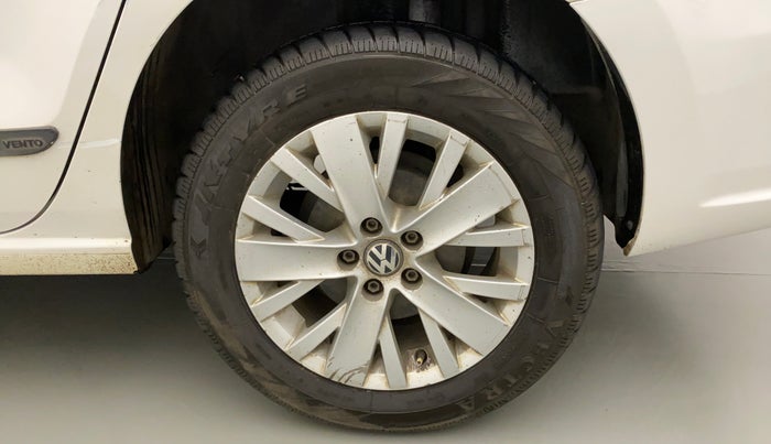 2015 Volkswagen Vento HIGHLINE PETROL AT, Petrol, Automatic, 61,682 km, Left Rear Wheel