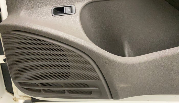 2015 Volkswagen Vento HIGHLINE PETROL AT, Petrol, Automatic, 61,682 km, Speaker