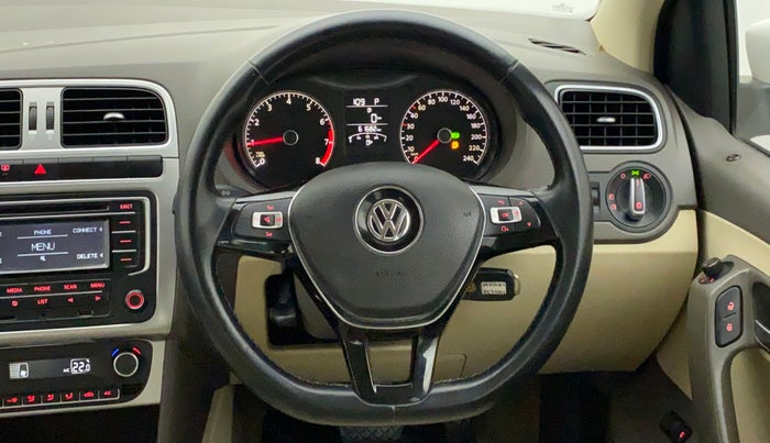 2015 Volkswagen Vento HIGHLINE PETROL AT, Petrol, Automatic, 61,682 km, Steering Wheel Close Up