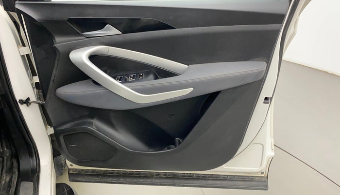 2020 MG HECTOR SUPER 1.5 PETROL, Petrol, Manual, 26,306 km, Driver Side Door Panels Control