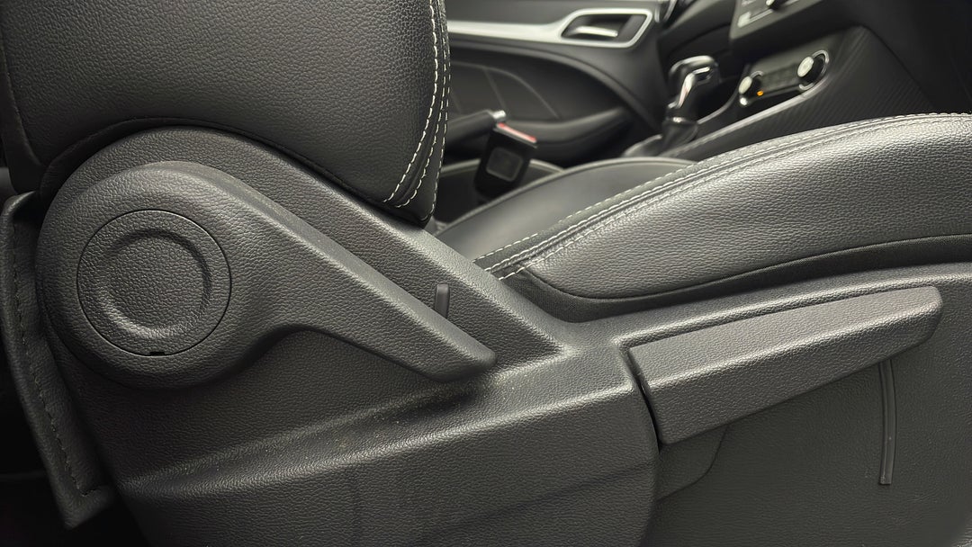 2019 MG ZS Essence, Automatic, 74789 km, Drivers Side Adjustment Panel