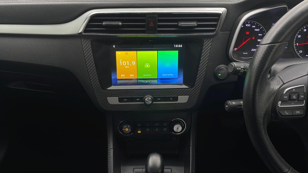 2019 MG ZS Essence, Automatic, 74789 km, Center Console