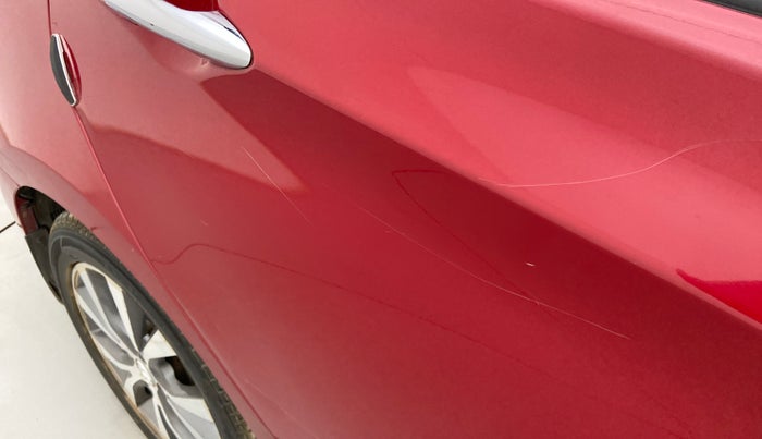 2016 Hyundai Verna FLUIDIC 4S 1.6 VTVT SX, Petrol, Manual, 61,768 km, Right rear door - Minor scratches