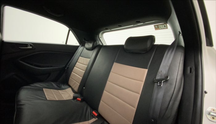 2016 Hyundai i20 Active 1.2 SX, Petrol, Manual, 69,494 km, Right Side Rear Door Cabin