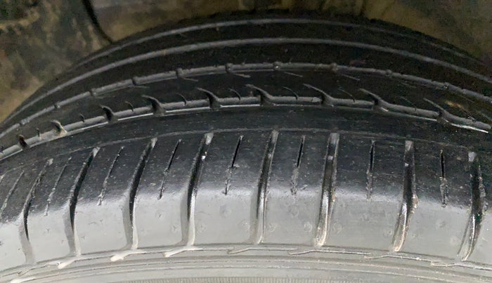 2015 Hyundai Elite i20 ASTA 1.2, Petrol, Manual, 36,602 km, Left Front Tyre Tread