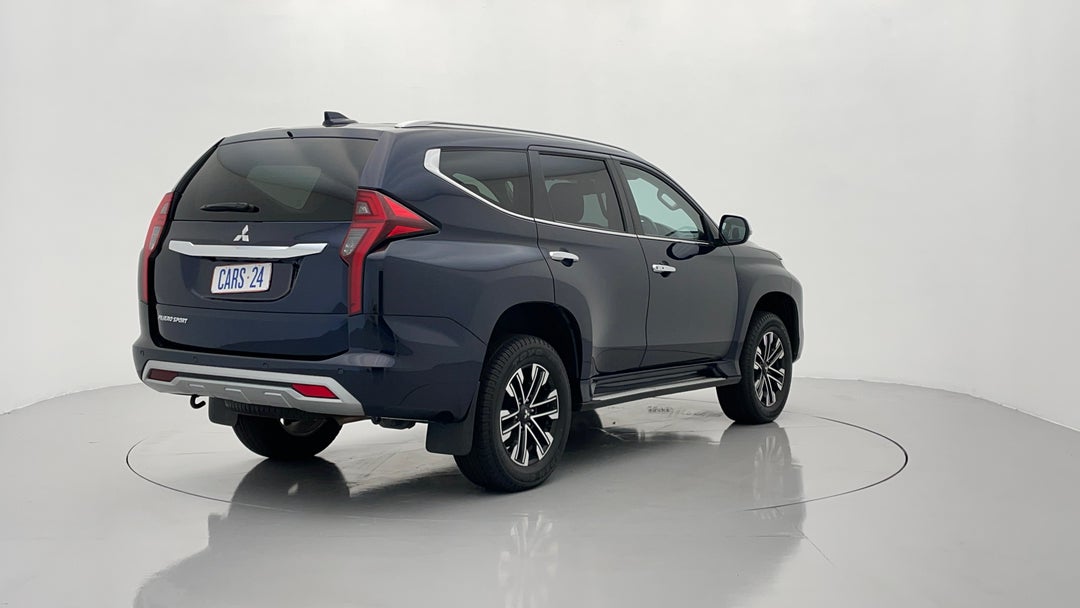 Right Back Diagonal (45- Degree) View