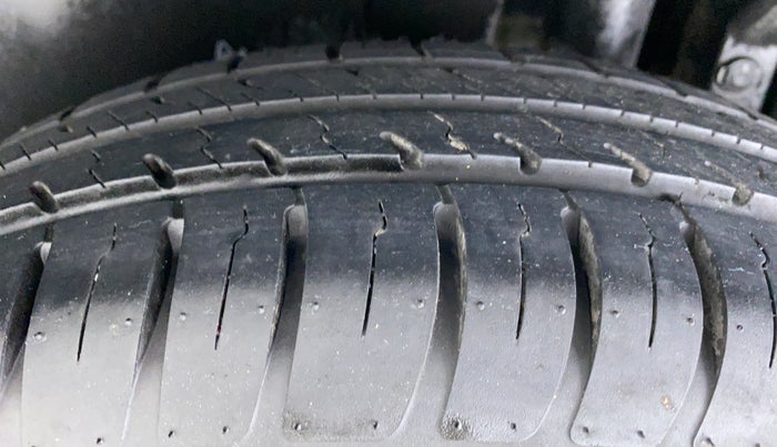 2013 Maruti Swift LXI D, Petrol, Manual, 53,719 km, Left Rear Tyre Tread