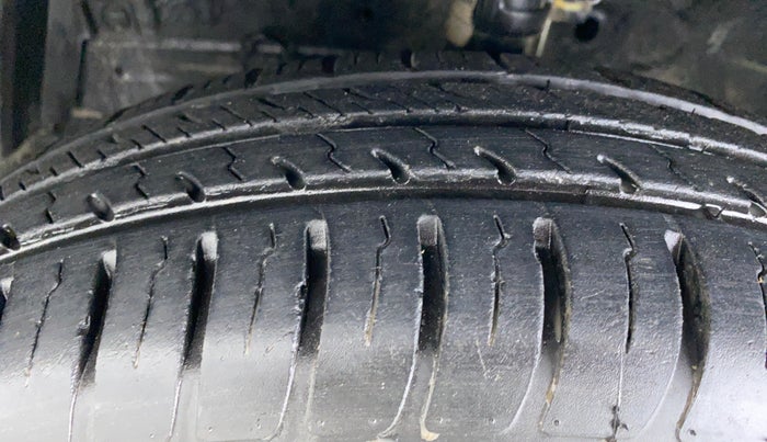 2013 Maruti Swift LXI D, Petrol, Manual, 53,719 km, Left Front Tyre Tread