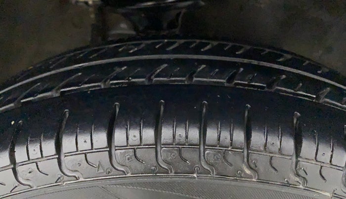 2018 Maruti Alto 800 LXI, Petrol, Manual, 63,477 km, Right Front Tyre Tread