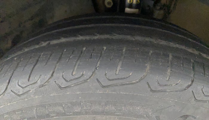 2017 Volkswagen Ameo HIGHLINE1.2L, Petrol, Manual, 55,672 km, Left Front Tyre Tread