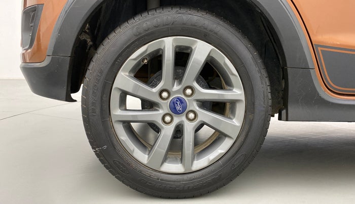 2018 Ford FREESTYLE TITANIUM 1.2 TI-VCT MT, Petrol, Manual, 43,526 km, Right Rear Wheel