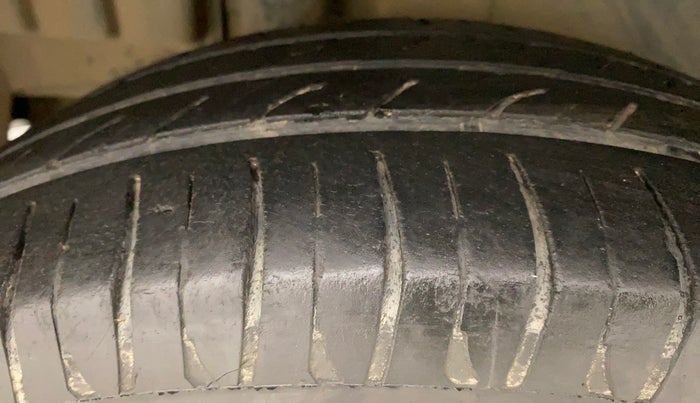 2015 Maruti Swift VDI ABS, Diesel, Manual, 87,989 km, Right Rear Tyre Tread