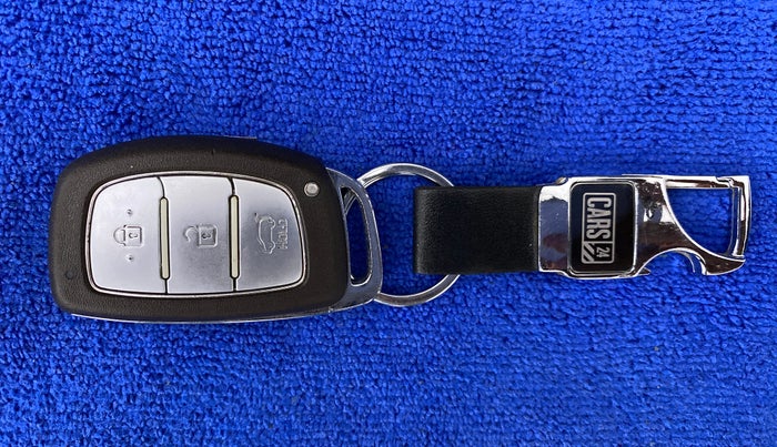 2017 Hyundai Elite i20 ASTA 1.2 (O), Petrol, Manual, 41,497 km, Key Close Up